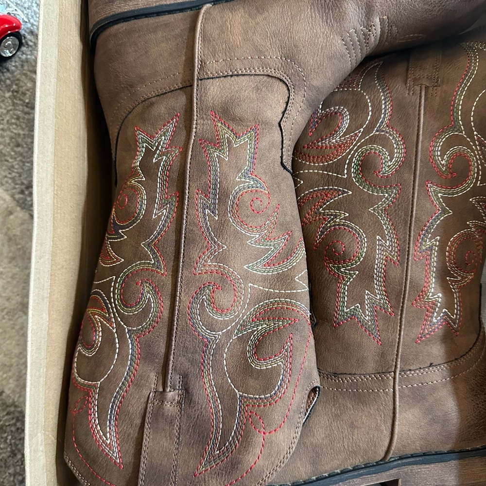 Size 7.5 cowgirl boots j sole